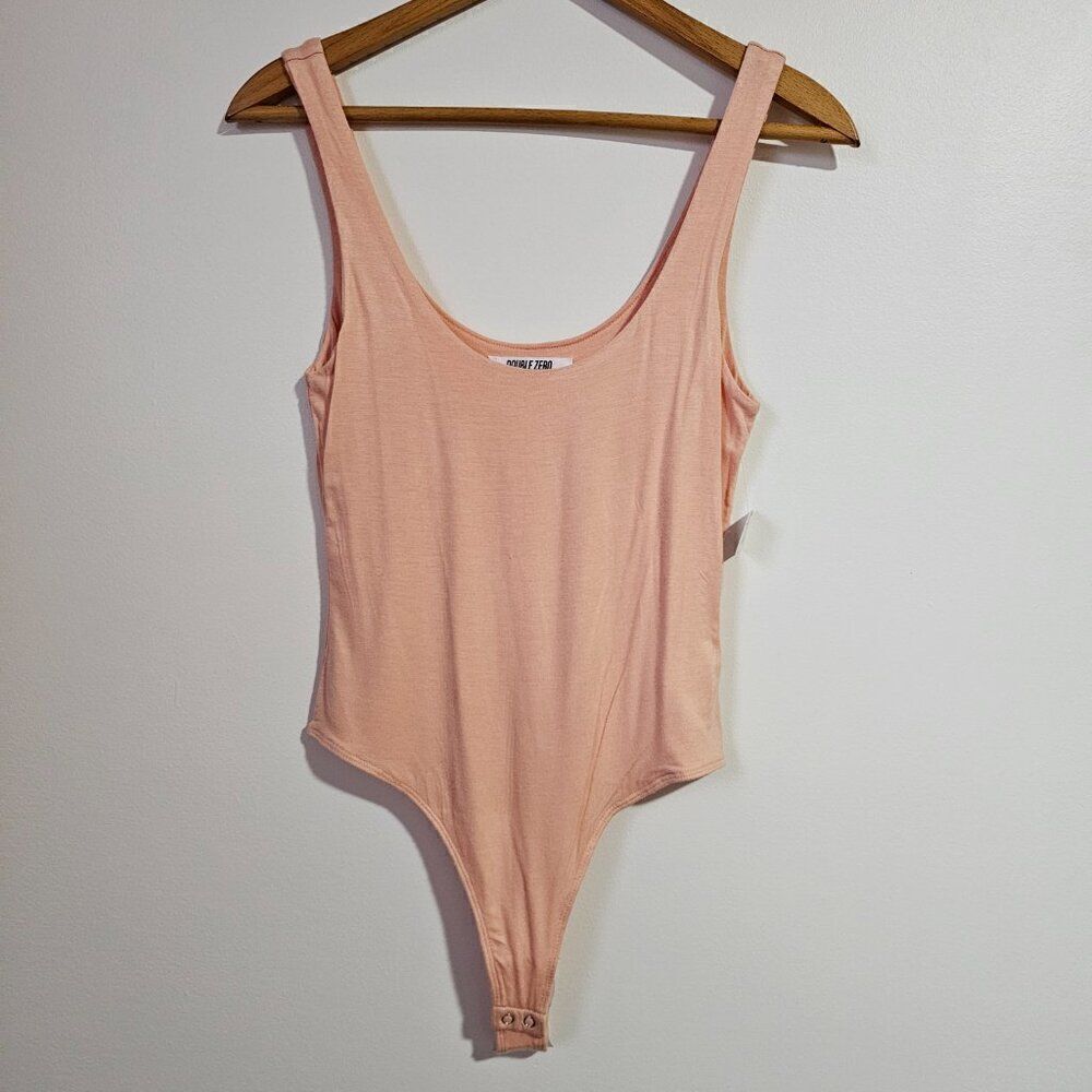 NWT DOUBLE ZERO PEACH SCOOP NECK BODYSUIT TANK SIZE MEDIUM